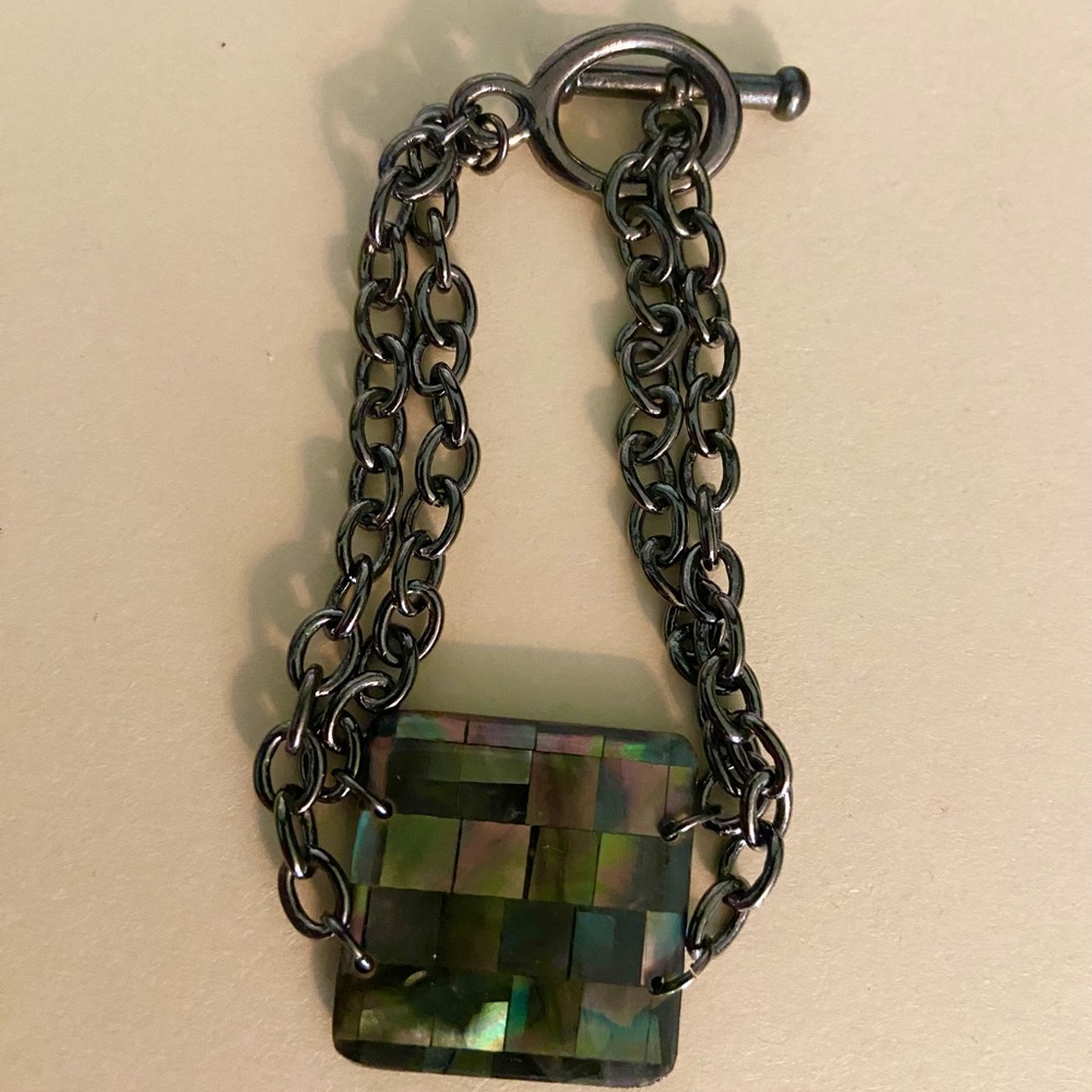 Abalone shell bracelet with toggle clasp. Gently used, excellent condition!!